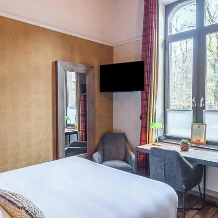 Des Comtes 3* דורבורי