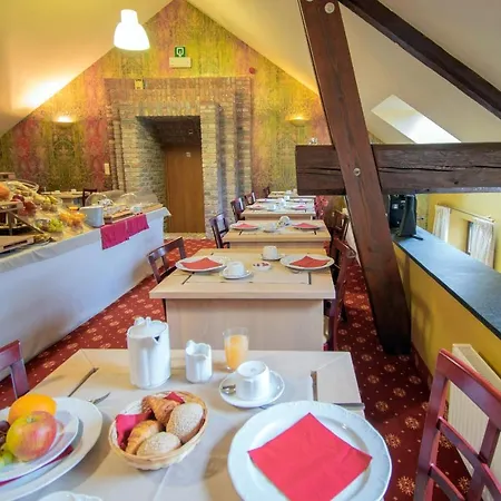 Des Comtes Hotel